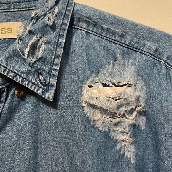 Distressed lightweight denim shirt size large. - Picture 3 of 9